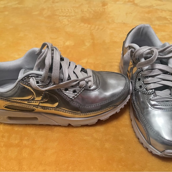 Nike Air Max metallic silver sneakers - Picture 7 of 8
